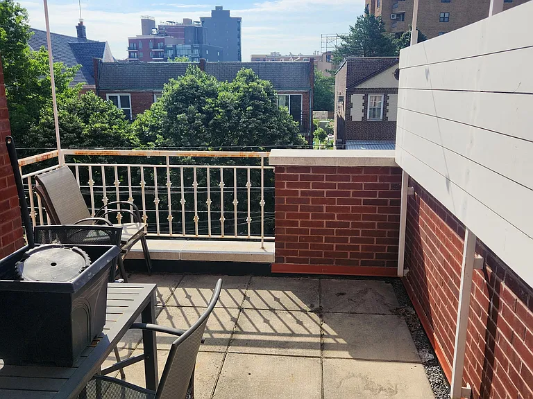 25-44 Crescent St #3A — Photo 7