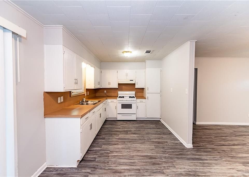 1st image of 1111 Mockingbird Ln