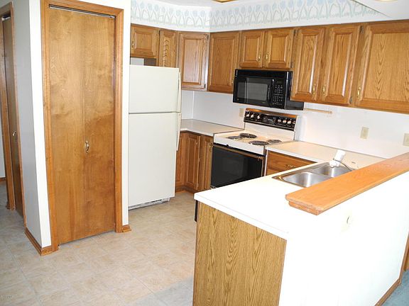 4th image of 4914 Weston Ave