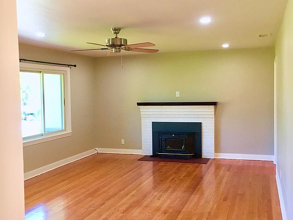 4th image of 802 Hillmoor Dr