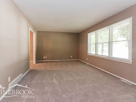 5th image of 11718 Fuller Ave