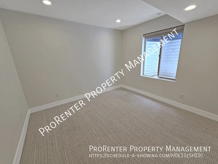 843 Eaglepointe Dr — Photo 40