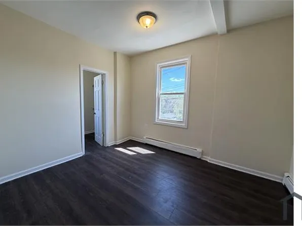 35 Androvette St #2S, Staten Island, NY 10309