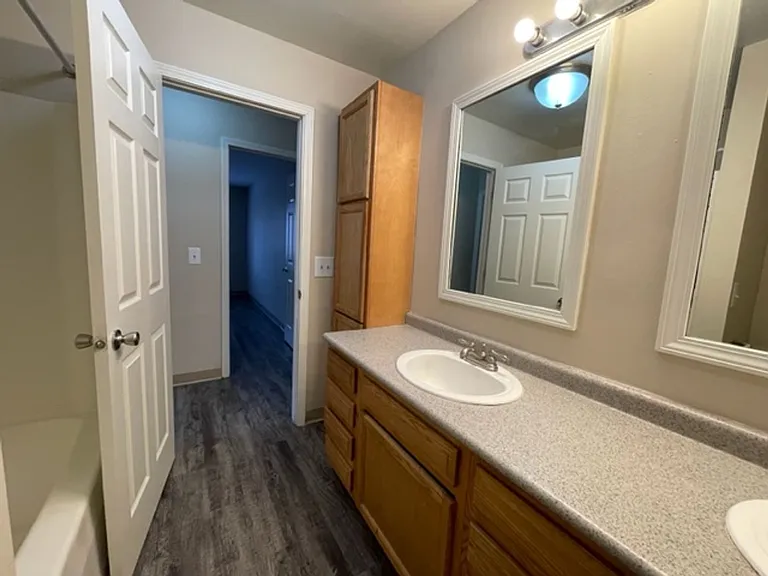 2340 Michael Ave SW — Photo 39