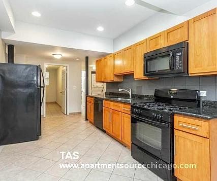 4th image of 1210 E Hyde Park Blvd