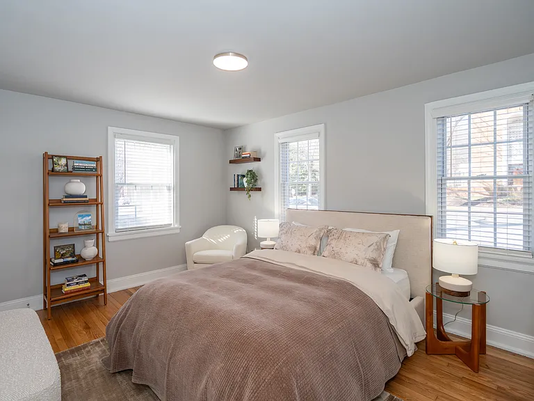 Malvern Manor Apartments — Photo 11