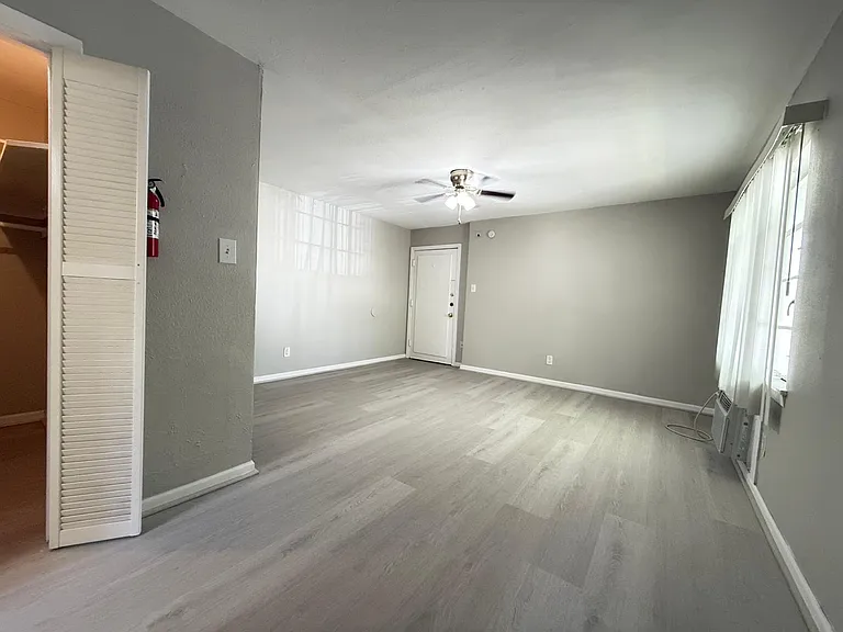 2501 Yoakum Blvd #15 — Photo 7