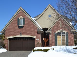 5371 Pembrooke Crossing Ct, West Bloomfield, MI 48322