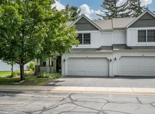 227 Spring Point Dr, Carpentersville, IL