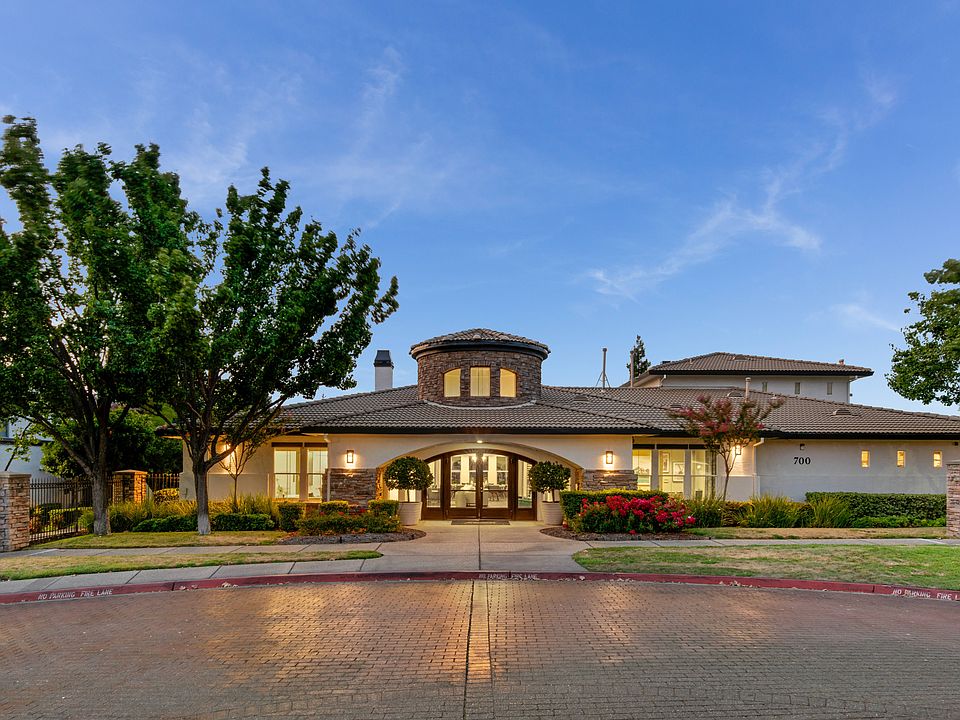Renovated Clubhouse at Ascent at the Galleria in Roseville, California
