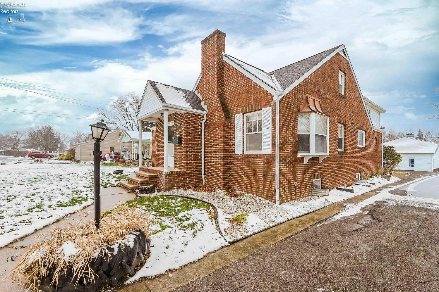 301 Schiller Ave photo 1