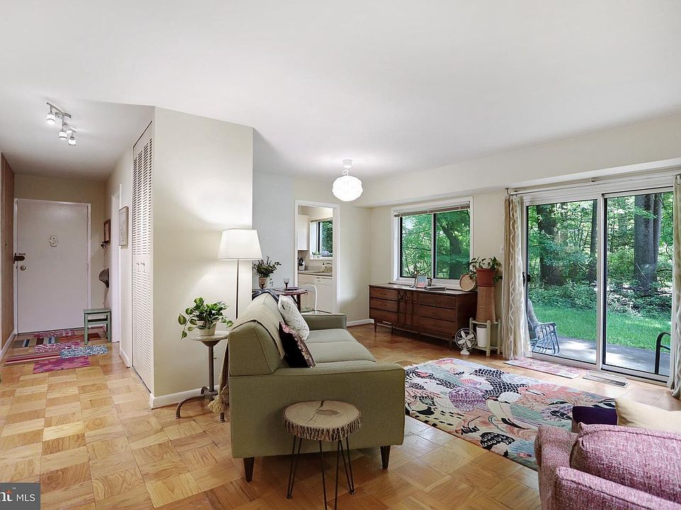 1st image of 10607 Montrose Ave #M-3