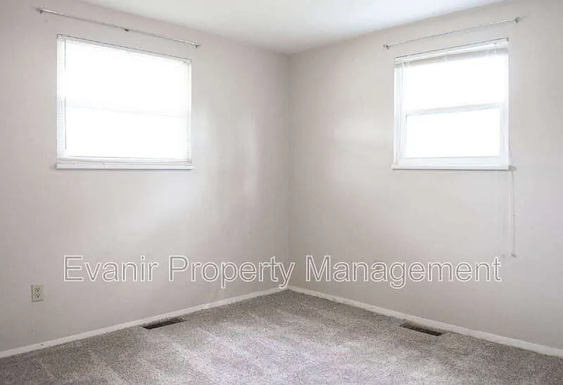 3 bed, 2.0 bath, 1500 sqft, $1,350 — Photo 3