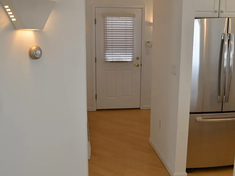 18 Berrian Pl #B — Photo 5
