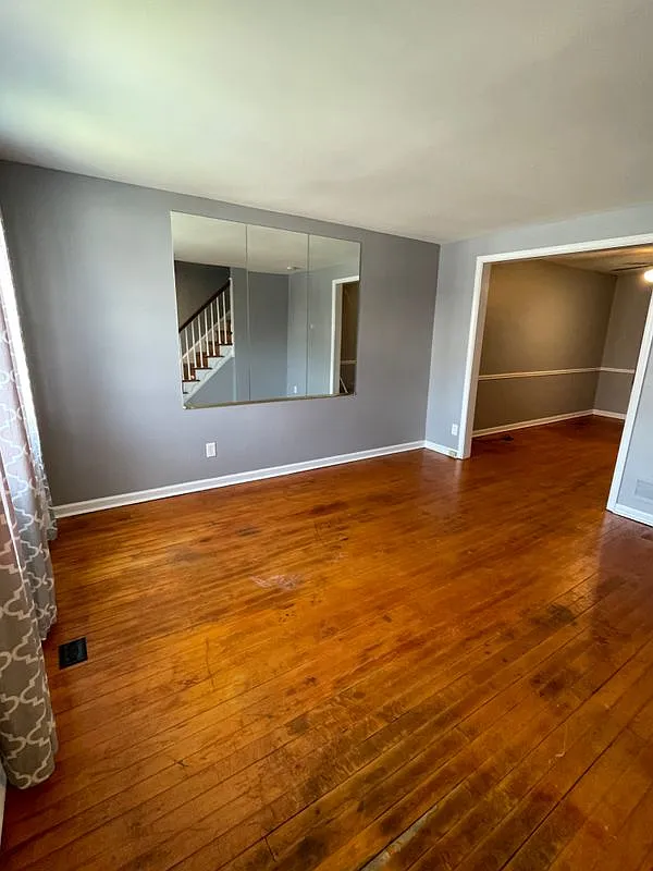 3 bed, 1.0 bath, 1000 sqft, $1,700 — Photo 4