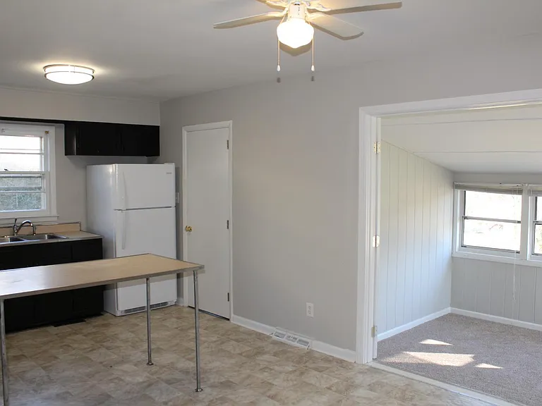 611 Mobile St — Photo 5
