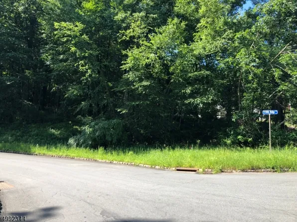 2 Mills Rdg, Sparta, NJ 07871