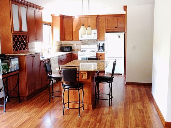 4th image of 3321 Summerhill Dr