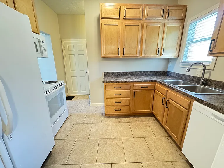 2344 Dudley St — Photo 8