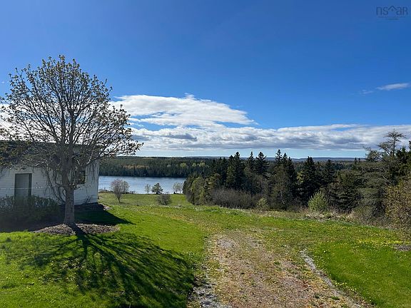 4th image of 460 Red Point Rd