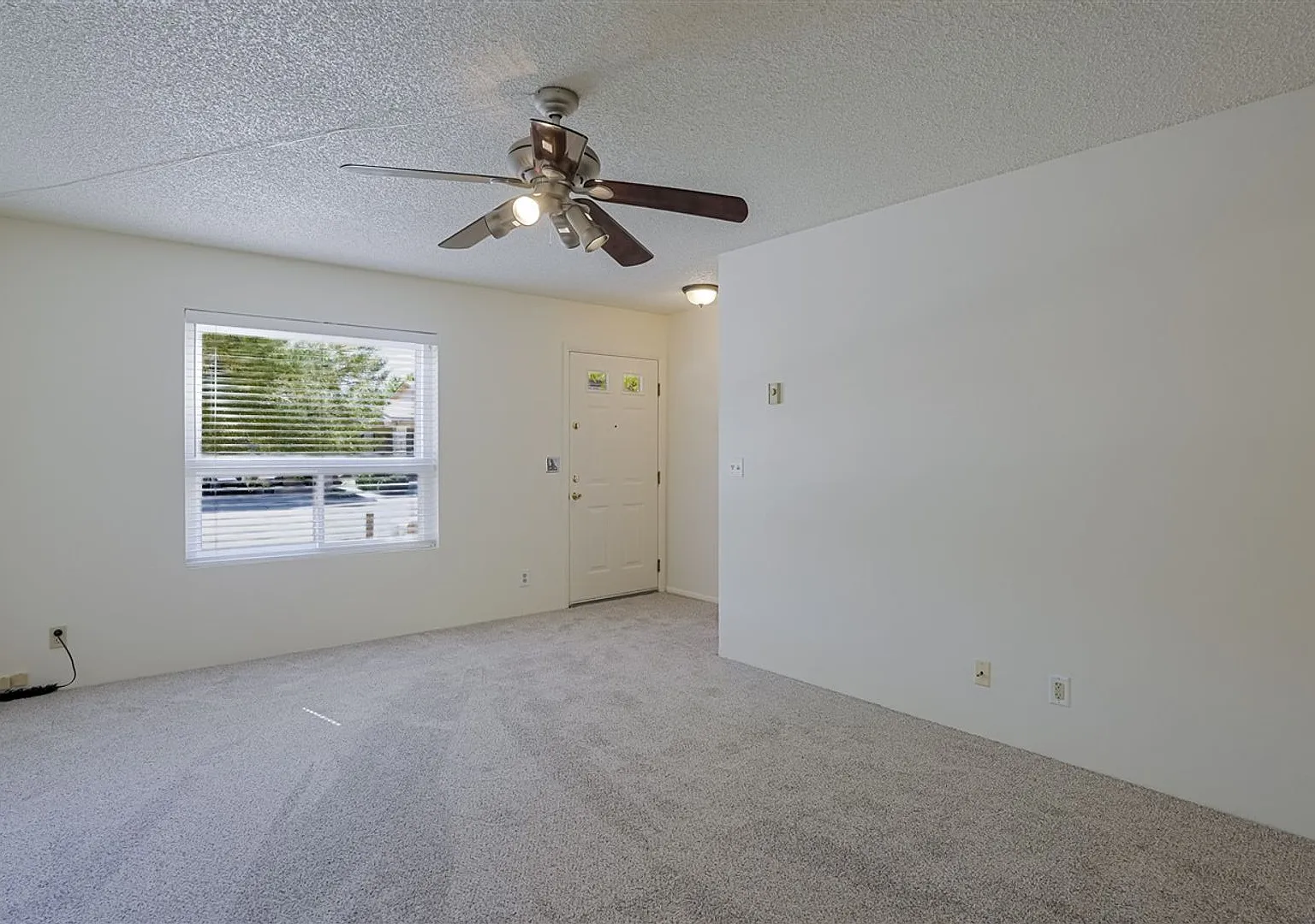 2 bedroom, 2 bath townhome in Prescott with new paint and flooring — Photo 4