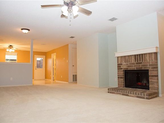 4th image of 2660 Shorewood Dr