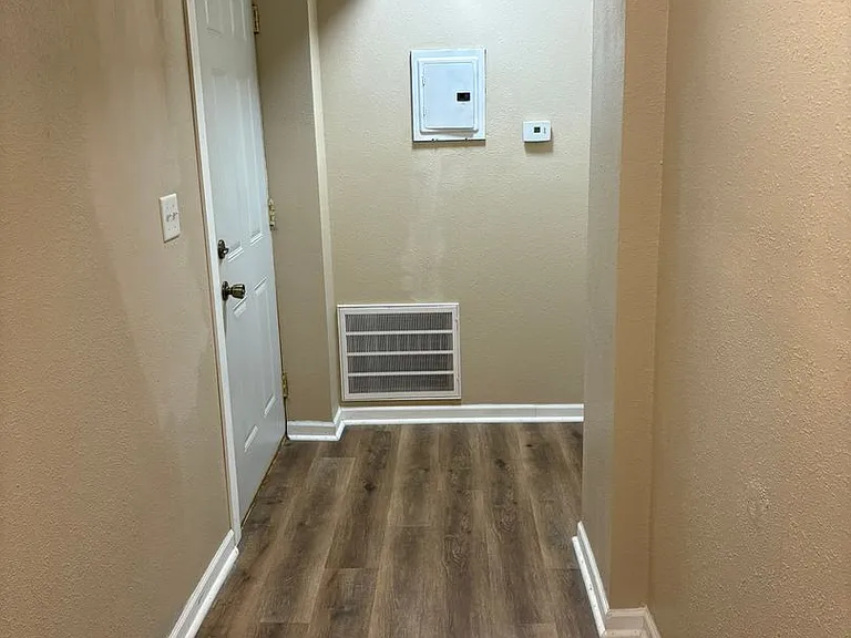 1471 Main St #6 — Photo 2