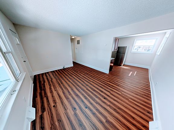3rd image of 412 Woodbury Lake Dr