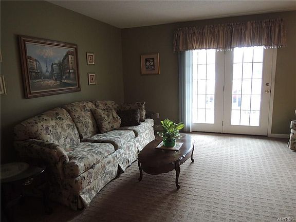 3rd image of 8 Brookfield Ln Unit 1