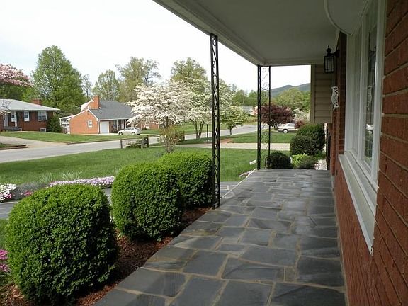 2nd image of 3357 Crittendon Ave NW