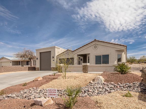 4th image of 1020 Feather Palm Dr