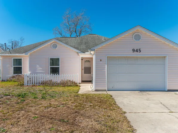 945 Emily Cir, Fort Walton Beach, FL 32547