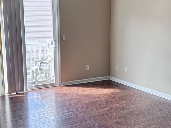 5th image of 11 Tall Grass Ln