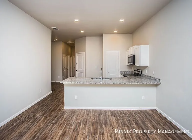 2113 N Jayton Ave #B — Photo 20