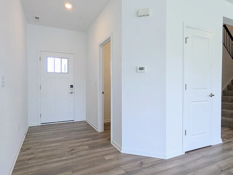 809 Lindsay Ln — Photo 18
