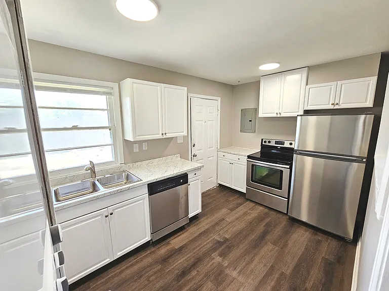 4910 Barlow Dr — Photo 6