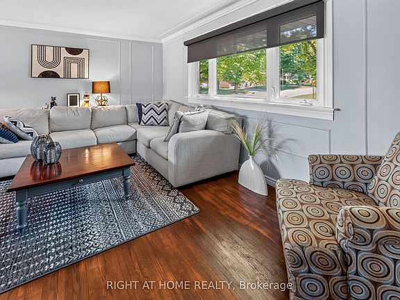 2nd image of 366 Burlington Cres