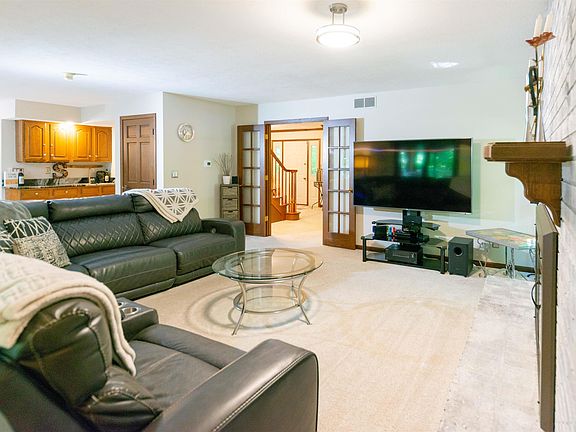 5th image of 1660 Secluded Woods Dr