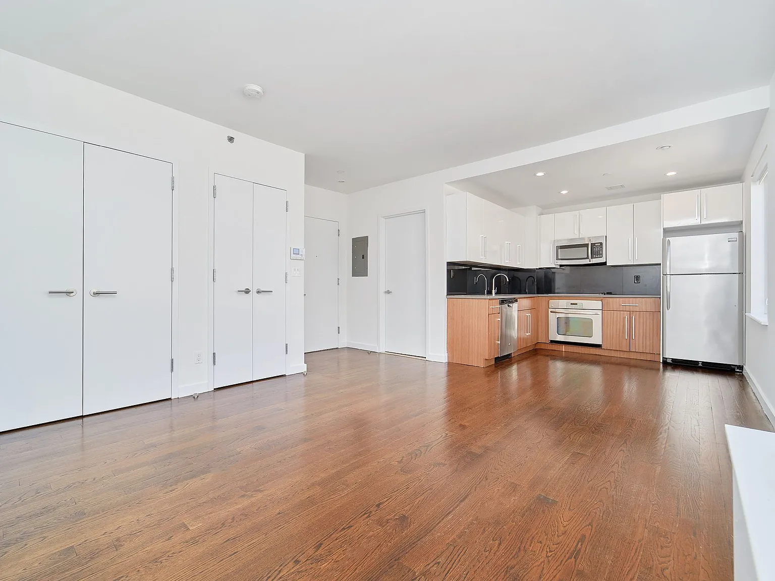 1209 Dekalb Ave — Photo 4