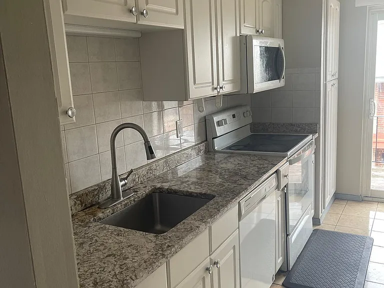 10368 Forest Brook Ln #F — Photo 32
