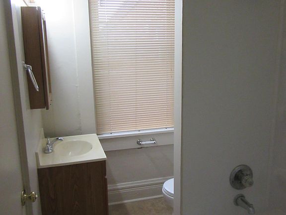 3rd image of 1534 1/2 Main St