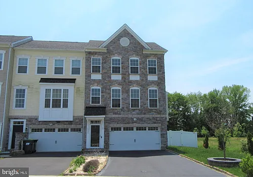 220 Jenny Dr Photo 1