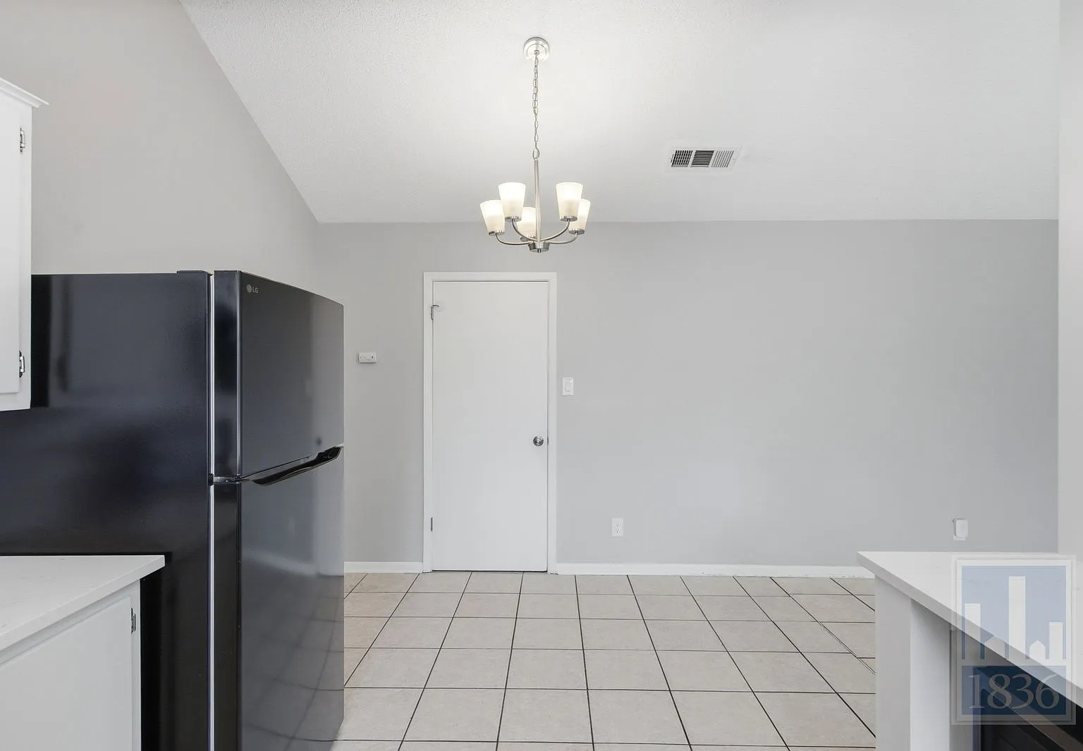 3 bed, 2.0 bath, 1336 sqft, $2,100 — Photo 4