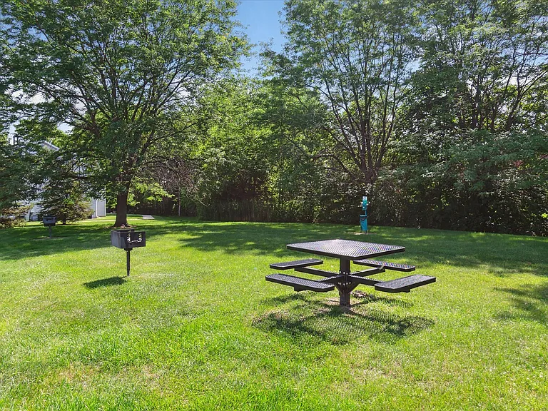Green Meadows — Photo 20