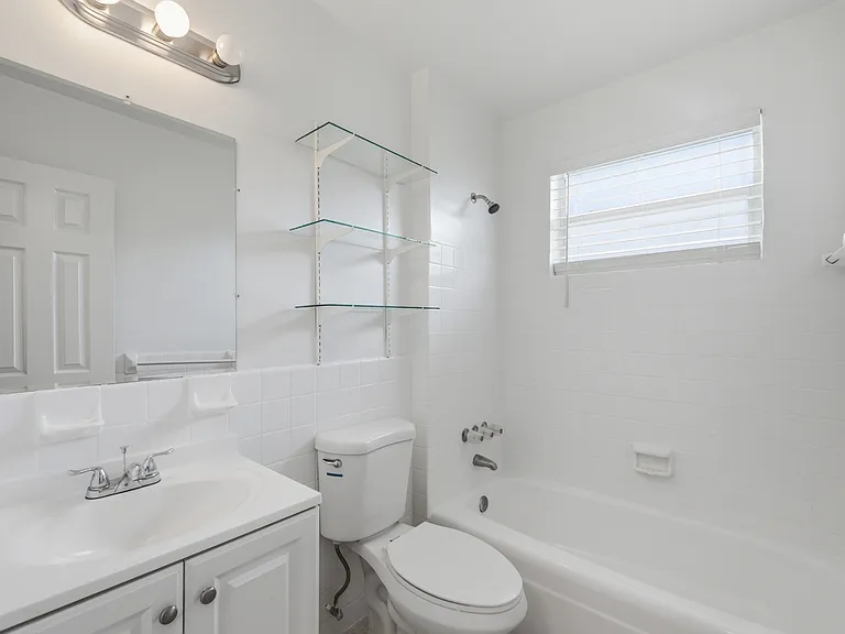 7211 Venetian St — Photo 24