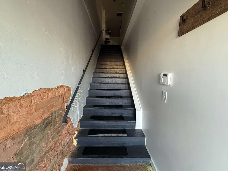 95 W Franklin St #B — Photo 8