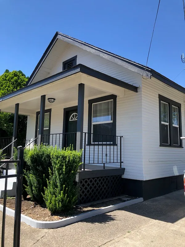 3 bed, 872 sqft, $1,800 — Photo 1