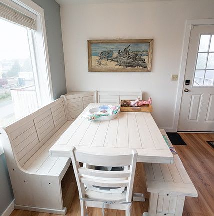 2nd floor dinning area