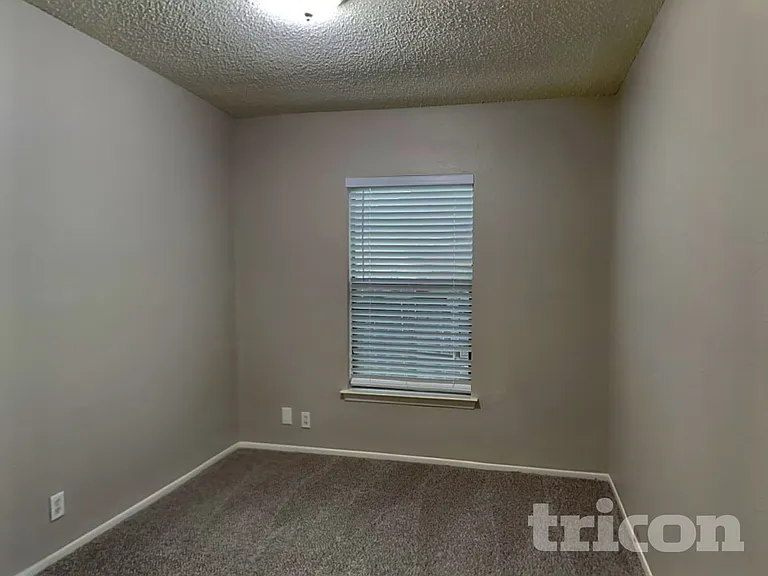 9506 Sugarloaf Dr — Photo 11