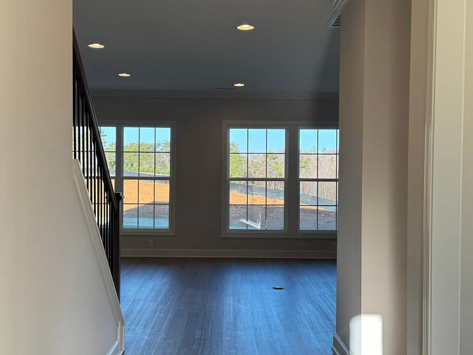 4 bed, 2.5 bath, 2700 sqft, $3,300 — Photo 4
